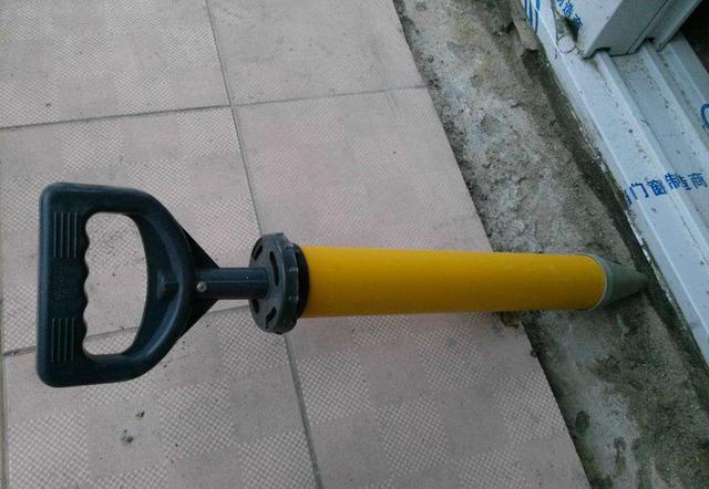 门窗填缝用水泥还是发泡胶?我家选错,门窗出现裂缝,太后悔!