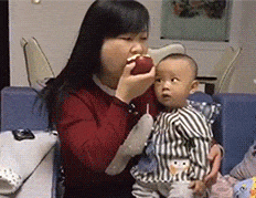 |“不小心把店铺玻璃撞坏了,要赔钱吗?”哈哈哈老板得倒贴吧!