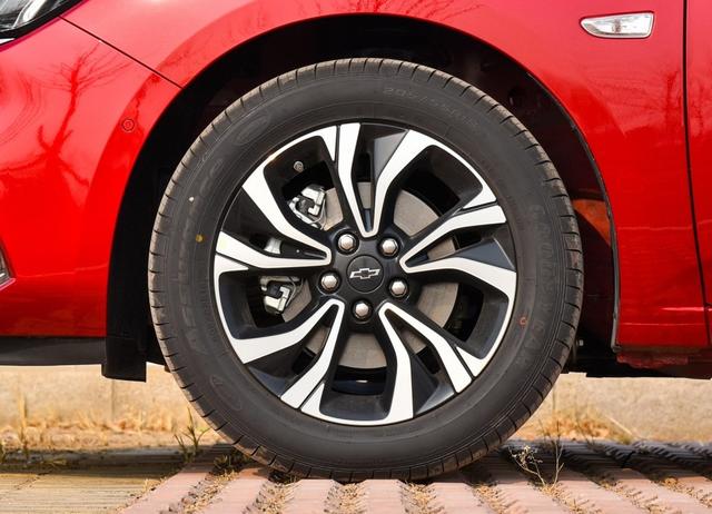 又一合资轿车售价“大跳水”！9万降到5.5万，可放弃大众捷达了？