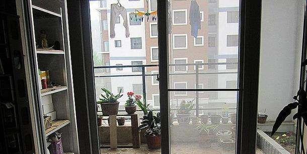 阳台跟客厅不要装推拉门,有钱人都用这样的设计代替,太聪明了 阳台跟客厅不要装推拉门,有钱人都用这样的设计代替,太聪明了