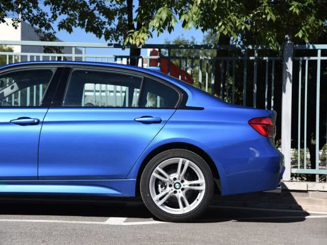 尺寸大涨，直逼宝马5系，车灯比奥迪A4好看