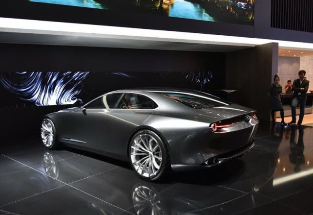 马自达设计师喝多了？造出比保时捷气派的新车，20万断天籁活路