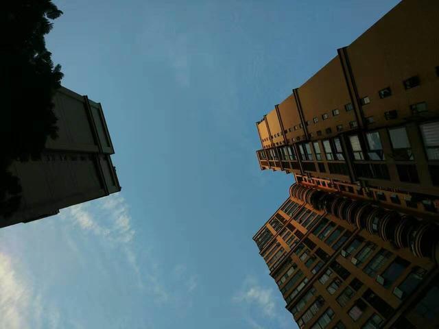 ?半年前抢的房子跌了80万，买时＂寸土寸金＂，卖时一文不值