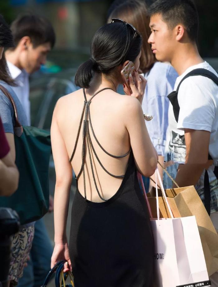 就算你是富婆，也不能穿这样的衣服啊！