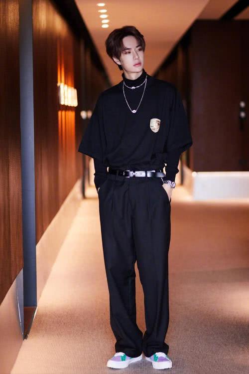 #王一博#明星们变老后长啥样？岳云鹏变成帅老头，看到王一博：果然没爱错人