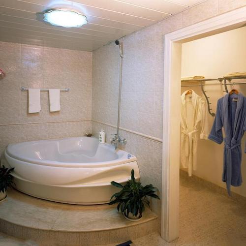 日本浴室明明很小,却能保持干净整洁?网友:值得每个国家学习