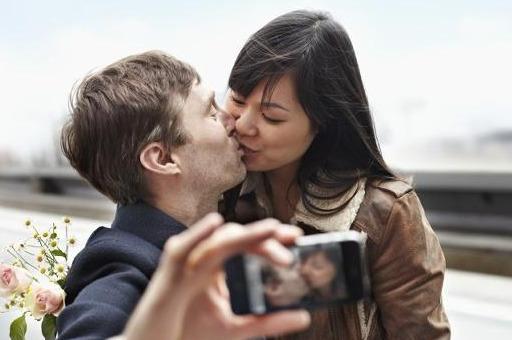 阿姨，租房挺便宜的，婚房不买行吗？行，做上门女婿