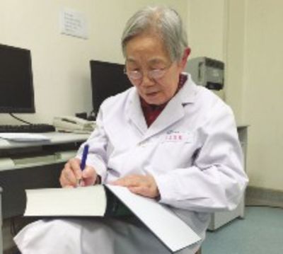 协和医学院教授泄密：“一文不值”的软膏，每晚搽搽，肌肤越涂越嫩滑