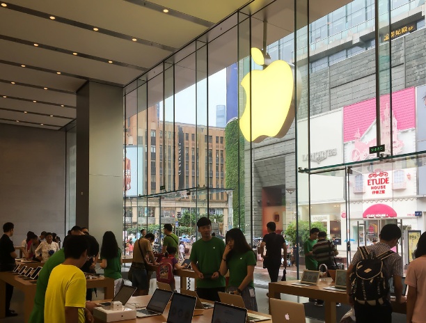 线上手机销量大洗牌，苹果华为惨败，小米痛失销冠，新王者诞生！