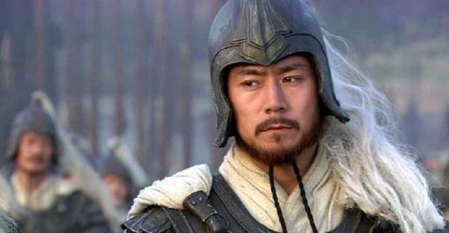 三国演义中，他在刘备落魄时忠心追随，却在刘备辉煌时期选择离开