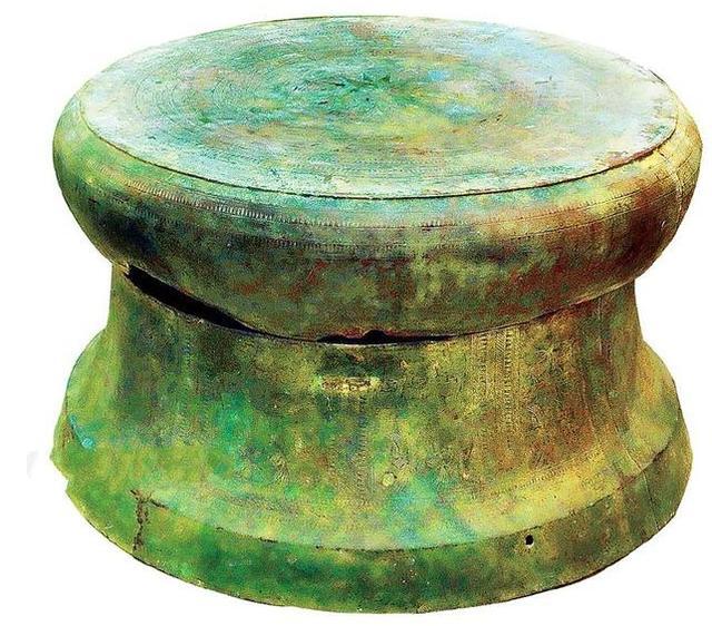 广西发现绝世珍宝，却被村民抢砸精光，总理听说后气得说了几个字