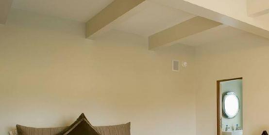 卧室睡床万万别这样摆放，暗喻财运会降低，住久难发财了