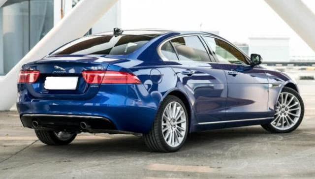 捷豹终于认栽了! 2.0T+8AT比奥迪A4L漂亮, 不足22万