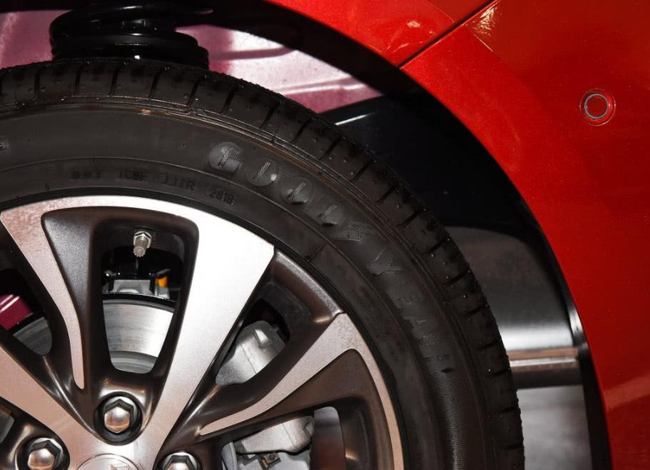 “半路杀出个程咬金”从11.99万降到8万，月销破2万成爆款