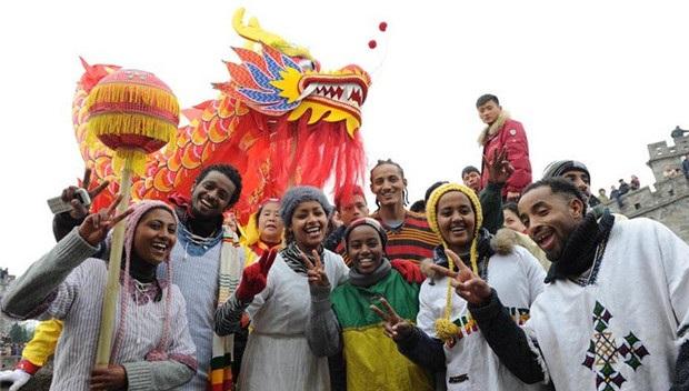 外国人在中国过年是什么感受？老外：根本无法入睡