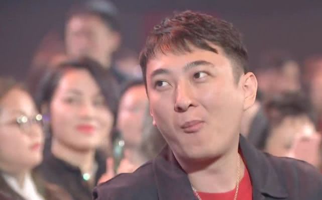 王思聪▲王思聪16岁才发现家里巨有钱！跑去问王健林，他的回答火遍全网