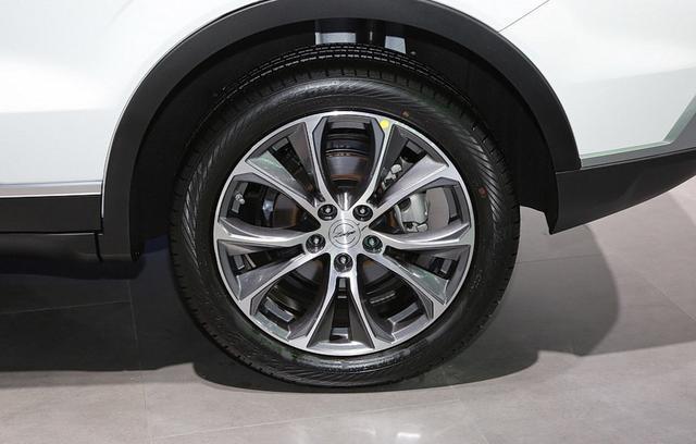 同样卖6万，却比宝骏档次两倍，上市一周狂卖2w+, 车标国人最爱！