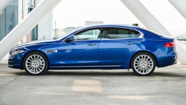 捷豹终于认栽了! 2.0T+8AT比奥迪A4L漂亮, 不足22万