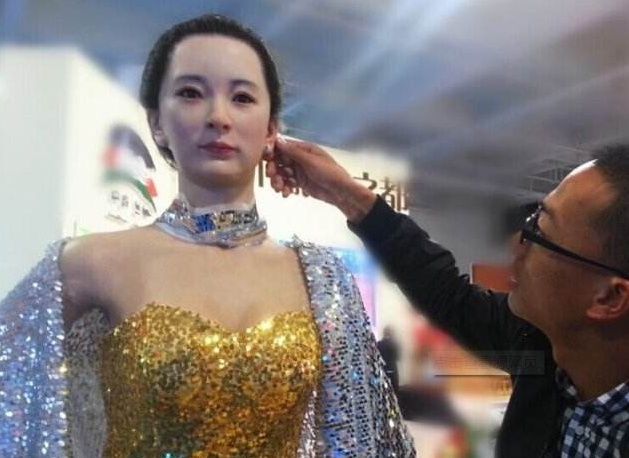 新型“女机器人”问世 售价169999日元广受男性好评 甚至不想结婚