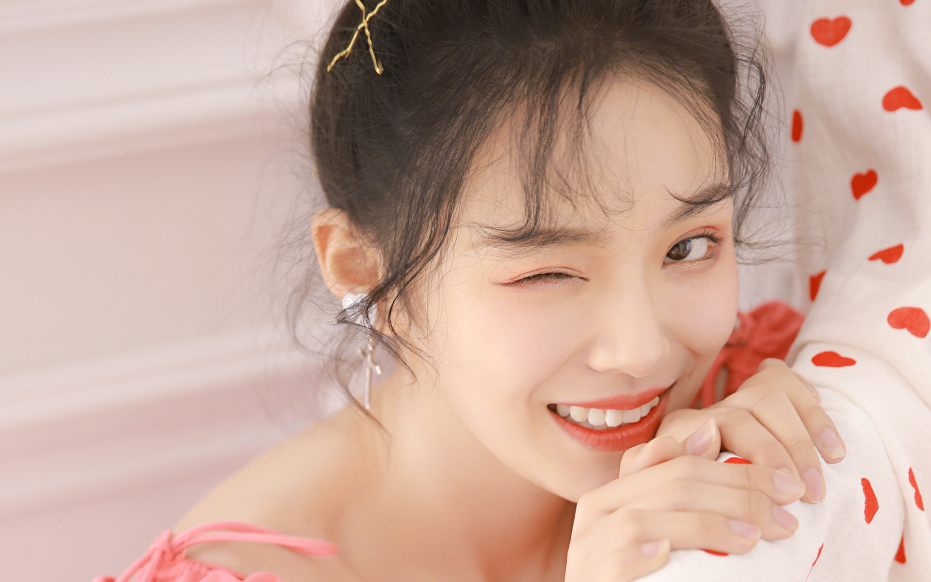 生肖■5月初，情意绵绵难割舍，3星座遇旧爱回头，终于被感动