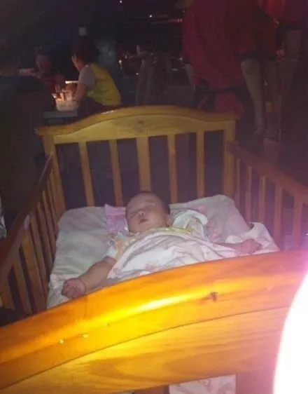 待你如亲妈的海底捞服务员绝对有毒！哈哈哈哈哈哈哈！！