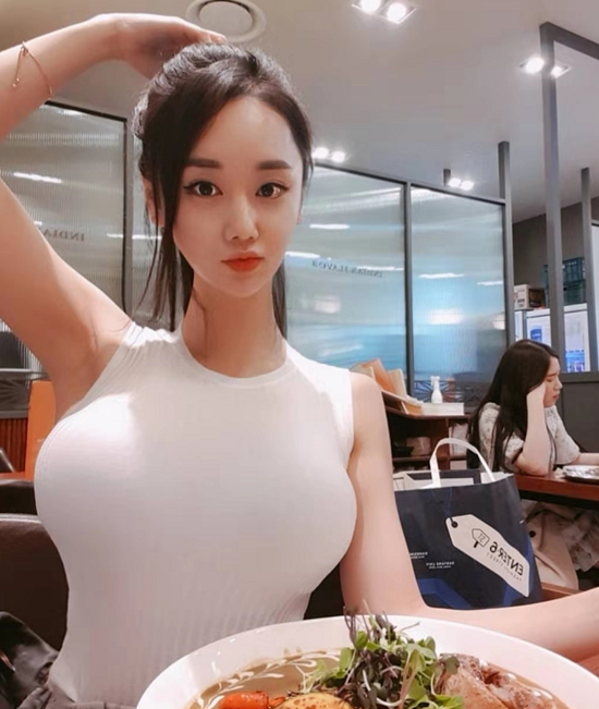 摄影：这样的女孩子应该更适合做老婆，你觉得呢？