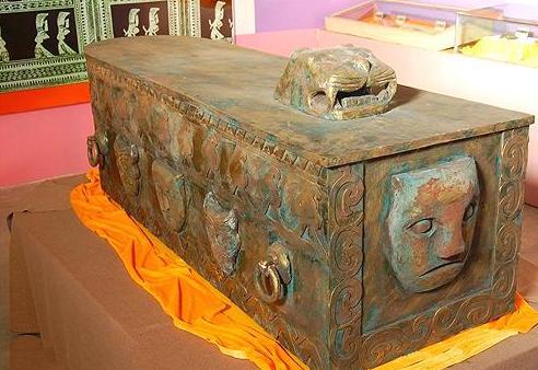 广西发现绝世珍宝，却被村民抢砸精光，总理听说后气得说了几个字