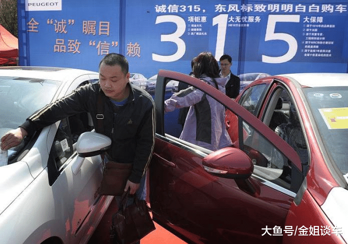 “两证”在逐步取消，公路也将全部免费，车主：这太不公平了！