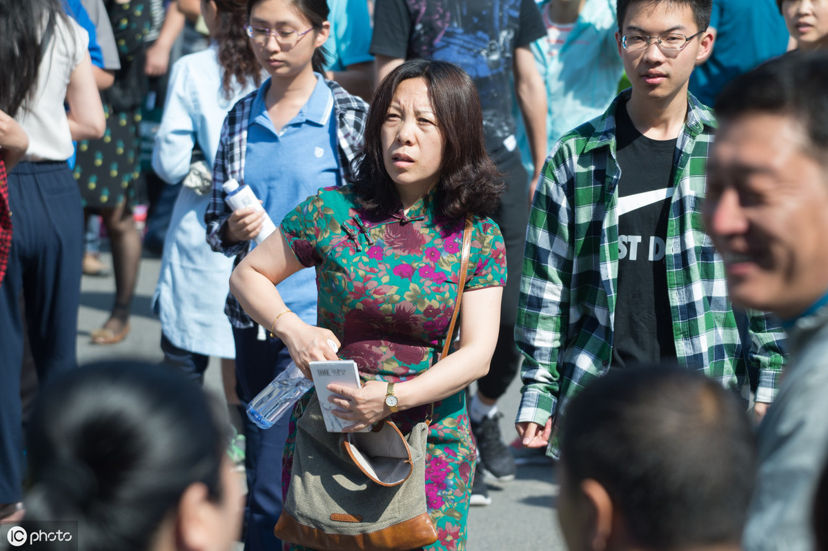 2019高考录取通知书，712分和534分深刻的对比，准高三注意了