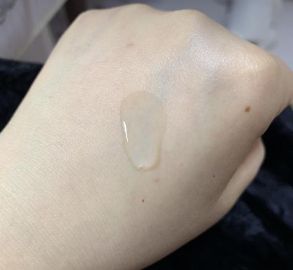 李佳琦随手晒出的平价精华液，没想到遭网友疯抢，被称为平价兰蔻