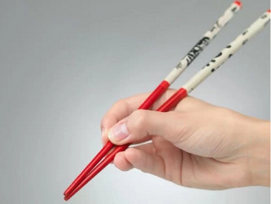 看你拿筷子的方式，测试出你是富贵命还是劳碌命？