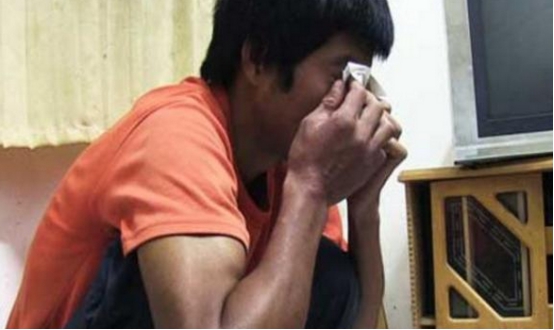 白天查出怀孕，当晚孕妇梦见孩子生了，丈夫取笑。掀开被子两人懵了