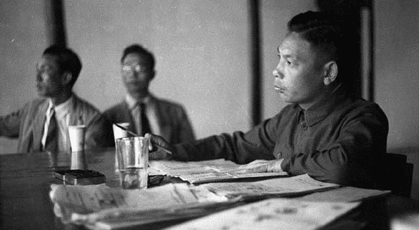 蒋经国活了78岁, 临终前对蒋孝勇说了1句话, 蒋孝勇泣不成声