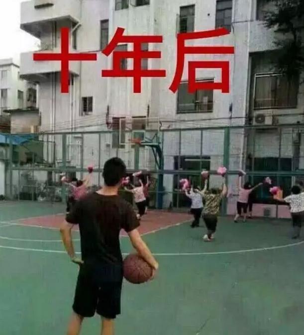 十年前vs十年后，盘点被大妈逼上绝路的祖国花朵