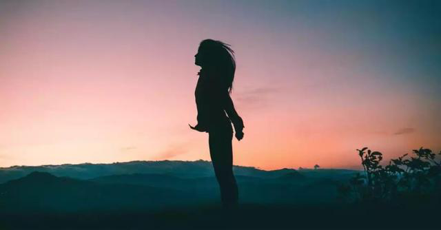 不愿做华人、排斥亚裔朋友，留二代拼命洗白：以黄肤色为耻！