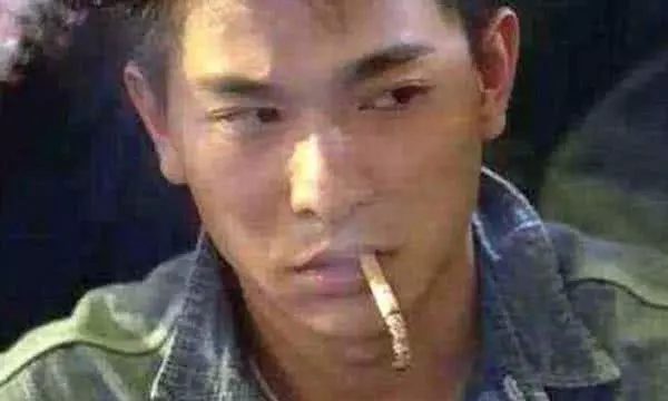 王宝强|4种境界的抽烟：刘德华烟灰不掉，王宝强的没5年烟龄学不会