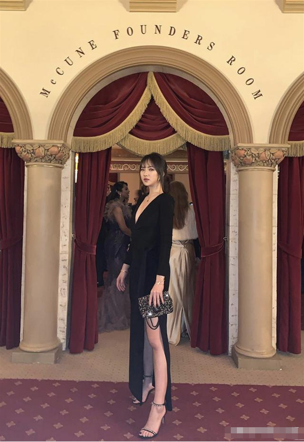 华为▲华为老总任正非小女儿多优秀？仅21岁就才貌双全，不出道太可惜了