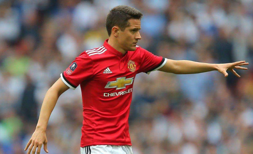 埃雷拉和巴黎已达成预合同!曼联另一中场大将,或将续约长留曼联!