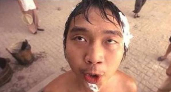 因一句“包租婆怎么没水了”而走红，现身价上亿成为了“小胖子”