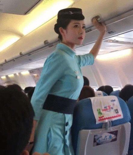 抖音“百年难遇空姐”火了！长相令人魂牵梦绕，网友：这才是老天爷赏饭吃