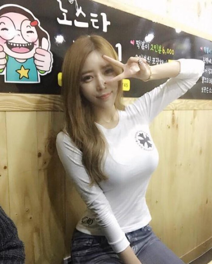 她是韩国"夜店女王",仅凭一双"河蚌腿"走红,极品魔鬼身材迷倒众人