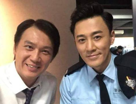 演戏不行，开餐馆又倒闭，走投无路恋上大20岁富婆，今却活出自我