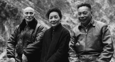 蒋经国活了78岁, 临终前对蒋孝勇说了1句话, 蒋孝勇泣不成声