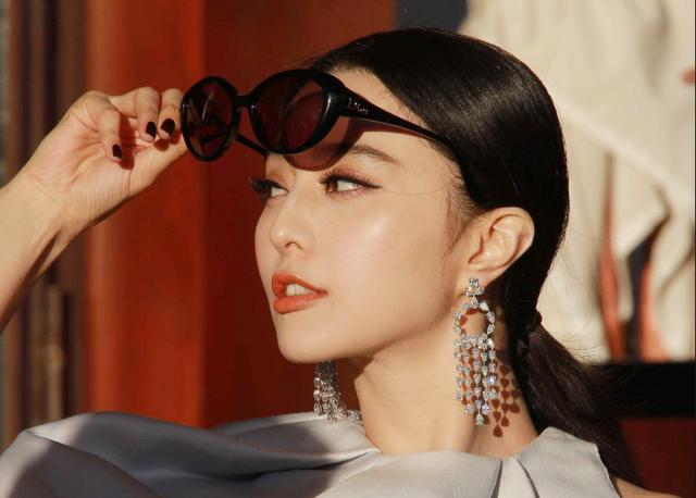 范冰冰|欠债6亿，被卡地亚、LV等大牌索赔，范冰冰今又双叒“翻车”了