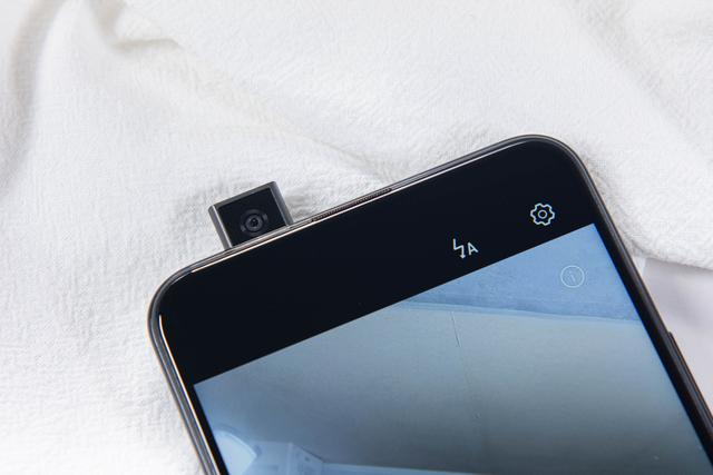 荣耀x10|90Hz屏幕+5G手机不到两千块就能入手！荣耀X10表现究竟如何？