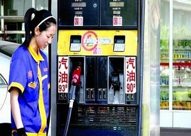 油价|油价调整下跌！8月4日加油站调整后，最新92、95、98号汽油零售价！