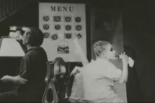 『日本』日本一站街女，74岁仍在揽客，知情人：她在等一个永远等不来的人