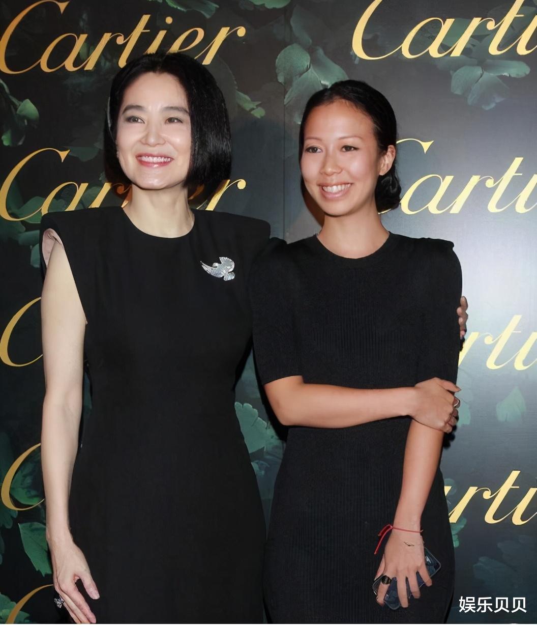 林青霞|林青霞诠释美人在骨不在皮，年轻时风华绝代，66岁时依然透着美