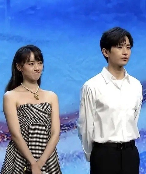 成毅|因过度避嫌大量脱粉，成毅被曝片场怒骂导演，指着对方鼻子大声斥责