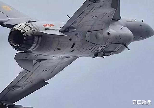 苏-30■印度时报：解放军战斗机在距离东拉达克30-35公里处飞行